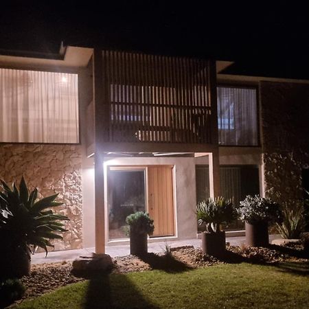 Sunsets On Martyrs Coastal Luxury Beach House Peterborough Exteriör bild