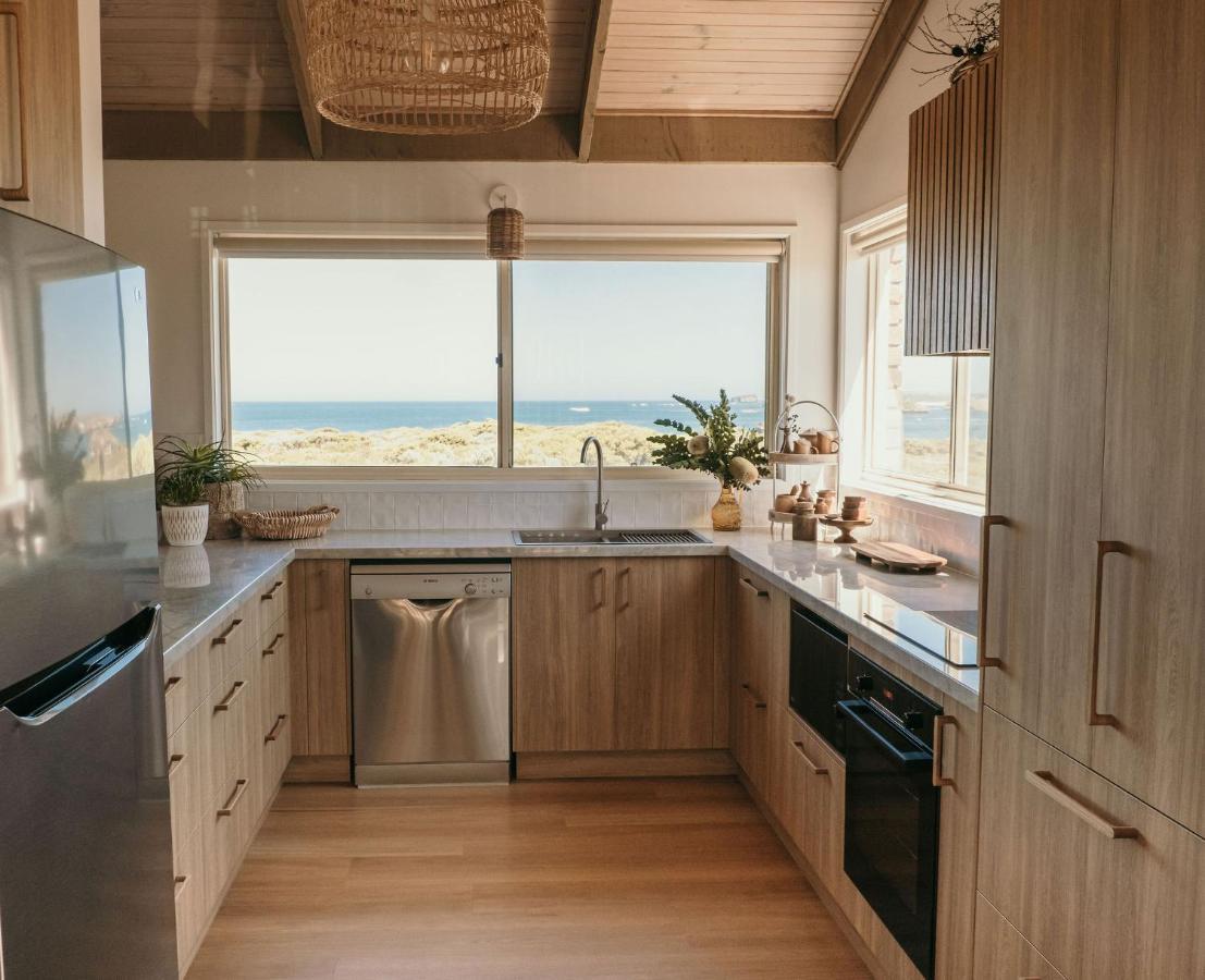 Sunsets On Martyrs Coastal Luxury Beach House Peterborough Exteriör bild